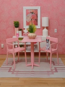 🥙rosa TISCH 2 STÜHLE Küchenmöbel Esszimmer CAFE Bistro Maßstab 1/6 für BARBIE - Bild 1 von 5