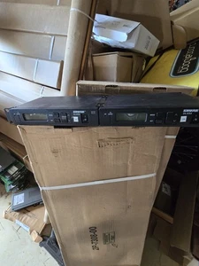 Par de (2) receptores inalámbricos Shure ULXS4 662-698 MHz-M1 con kit de montaje en rack LEER - Imagen 1 de 5