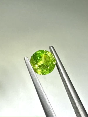 0.55 CT Faceted demantoid garnet, Russian Tagil Bobrovka demantoid - Image 1 of 3