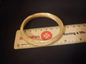 VINTAGE HAND CRAVED MOTHER OF PEARL SHELL ASYMMETRICAL BANGLE/ BRACELET - Picture 1 of 8