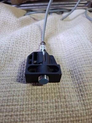 BALLUFF PROXCIMITY SENSORS 12MM BARREL TYPE 90-250V  WITH 706-441 CLAMPS NEW - Image 1 of 4