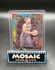 2024 Panini Select Trae Young #223 Courtside Tie-Dye Prizm SP /25 JERSEY NUMBER - Bild 1 von 2