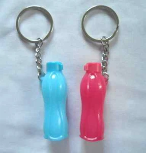 Tupperware Pink & Blue Sports Water Bottles Collectible Keychains Set of Two New - Picture 1 of 2