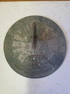 Reloj de sol antiguo de metal vintage no cuento nada más que horas soleadas 9" de diámetro - Imagen 1 de 4