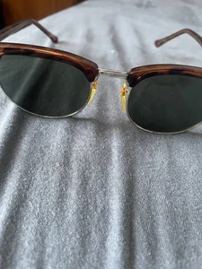Vintage Sunglasses Wayfarer Style - Picture 1 of 7