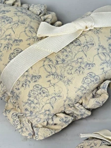 Vintage Heart Pillow Sachet Set * Blue & White Toile Floral Fabric - Picture 1 of 3