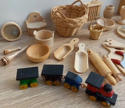 Puppenhaus, Puppenstube, altes Zubehör, Möbel, wenig bespielt, Lot 13 Holzzubeh. - Bild 1 von 4