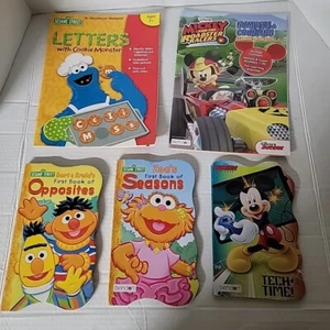 Mickey & Sesame St. set of 2 - Alphabet & Numbers Educational Workbooks & Extra - Foto 1 di 2