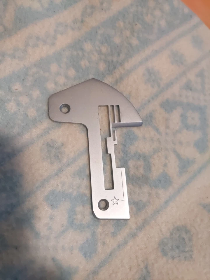 Vintage ELNA Lock L1 Rollhem Serger Sewing Machine Needle Throat Plate Part - Image 1 of 3