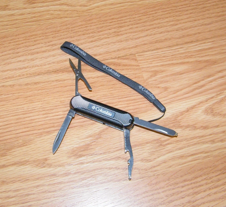 Genuine Columbia 10-Function Tool / Pocket Knife With Red Light **NEW-READ**  - Image 1 of 4