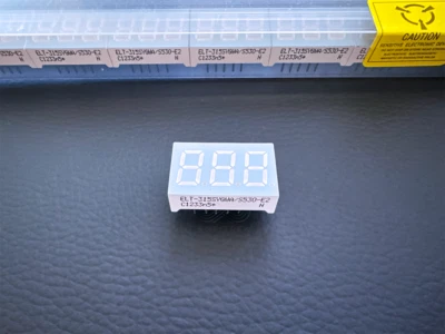 ELT-315SYGWA/S530-E2 EVERLIGHT 7 Segment 3-Digit LED Display 0.36" Yellow Green - Image 1 of 4