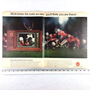 RCA Victor TV 1966 Vintage PRINT AD 2 Page Spread Color Television Football Game - Imagen 1 de 3