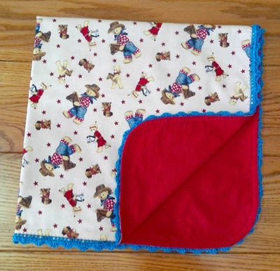 Manta de recepción de franela hecha a mano de doble cara con lindos osos y borde de ganchillo Foto 1 de 3