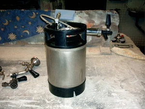 Getränke Behälter mit Colenseure Anschluß - Bild 1 von 4