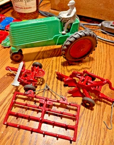 SLIK FARM TOYS LANSING  OLIVER ALUMINUM TRACTOR AND IMPLEMENTS  1/16 ORIGINAL - Picture 1 of 16