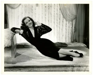 SIGNE HASSO orig CLARENCE BULL glamour movie photo 1943 ASSIGNMENT IN BRITTANY - Picture 1 of 2