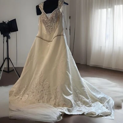 Casablanca Wedding Dress Size 16 Storybook sequins! - Image 1 of 4