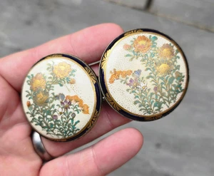 Antigua cerámica japonesa Satsuma dos partes hebilla diseño flor firmada Meiji - Imagen 1 de 13