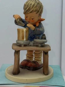 Figura de 5" Goebel Hummel de 1970 "Una medida justa" #345 Alemania Occidental TMK-5 - Imagen 1 de 7