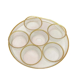 Bandeja de vidrio y seis cuencos con adornos de cuentas doradas - Imagen 1 de 1