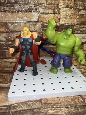 FIGURAS DE ACCIÓN DE THOR Y HULK DE 6" DE LA TIENDA DE MARVEL DISNEY EXCLUSIVE TOYBOX Foto 1 de 4