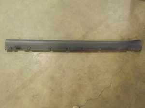 07 PONTIAC TORRENT Grey Plastic Right Passenger Rocker Moulding 15837108 - Picture 1 of 5