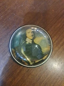Oliver Cromwell Glass Paper Weight 9cm from Nigel Pain Vintage Antique Ornament  - Picture 1 of 3
