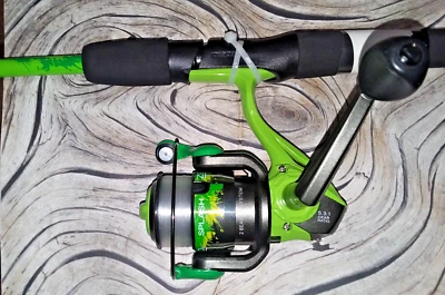 Zebco Splash GREEN Spinning ROD & REEL Combo 2 Bearings Metal Gears 20.00 ! - Image 1 of 4