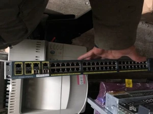 Cisco Catalyst 2960 (WS-C2960G-48TC-L) 48-Ports Rack-Mountable Switch - Picture 1 of 3
