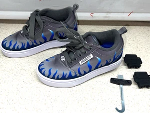 Heelys Pro 20 Prints Gray w/Blue Flames Skate Sneaker Shoes Youth Size 13C NWOB - Picture 1 of 9