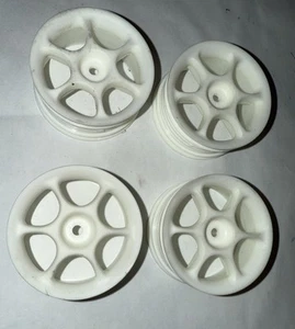 HPI 3620 6 Spoke Touring Car Wheels 26mm White (x4) Tamiya/TA02/TA03/TL01/TT02 - Picture 1 of 3