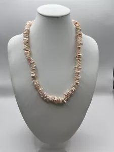 Pink Rose Puka Shell Necklace On Silver Tone Barrel Clasp - Bild 1 von 5