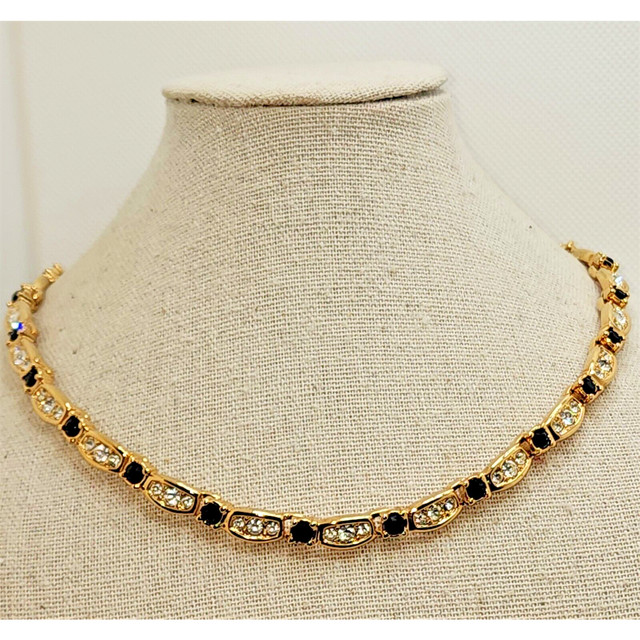 Choker com Folhas - Kiama  Swarovski necklace, Hair jewelry