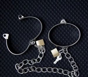 Edelstahl Handschellen Handgelenkfesseln mit Kette und Herzschloss - Bild 1 von 2