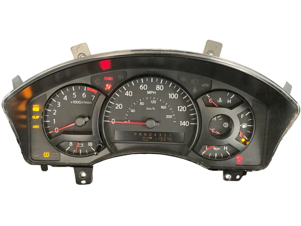 *Tablero de instrumentos velocímetro Nissan Armada y Titan 2006 113.375 millas Foto 1 de 3