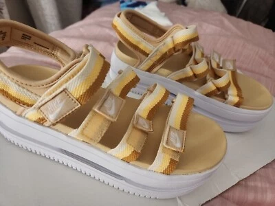 Sandalias Nike  Foto 1 de 3