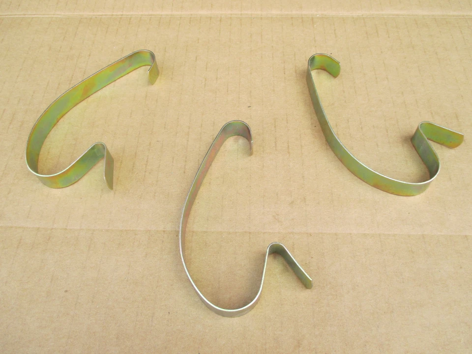 3 CLIPS DE RESORTE CUBIERTA VOLANTE MOTOR PARA BOBCAT S205 T110 T140 T180 T190 Foto 1 de 1