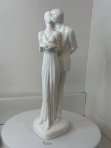 Lovely Royal Doulton - Happy Anniversary HN3254 32cm in White on Heart Plinth - Picture 1 of 11