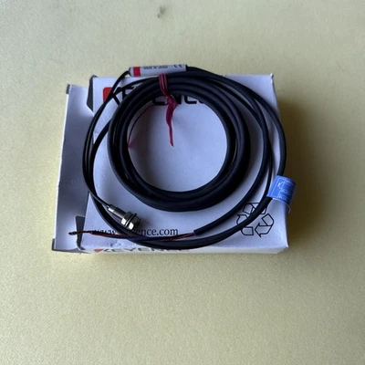 Keyence EM-005P Shielded, M5, PNP, Proximity Sensor - Image 1 of 4
