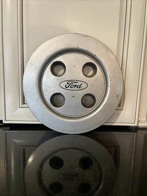 Tapa central de rueda plateada Ford 1989-90 Escort y 1990-94 Tempo F03C-1A097-AA - OEM Foto 1 de 2