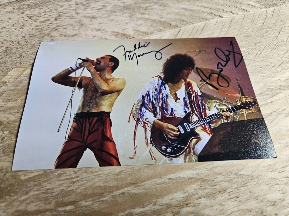 QUEEN / Freddie Mercury / Brian May Repro-Autogramm - ca. 10x16 - (614) - Bild 1 von 1