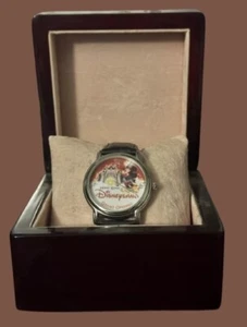 Hong Kong Disneyland Grand Opening Uhr. Nie benutzt! Braucht neuen Akku. - Bild 1 von 2