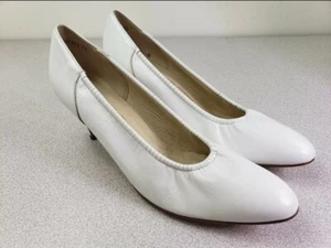 Naturalizer Leather Soft Shoe White 2 1/2" Pump Heel Size 10 Width AA/AAAA - Picture 1 of 8