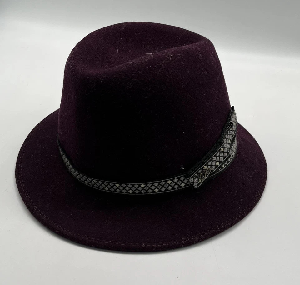 Chapéu de feltro Patricia Underwood roxo demais com fita estampa geométrica tamanho P - Imagem 1 de 4
