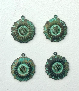 Cionondoli girasole, timbri patina Verdigris con foro 4 pezzi 18 mm - Foto 1 di 5