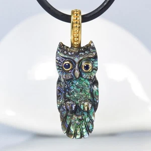 Ciondolo gufo intagliato conchiglia abalone oro vermeil argento sterling occhi di zaffiro 3,9 g - Foto 1 di 13