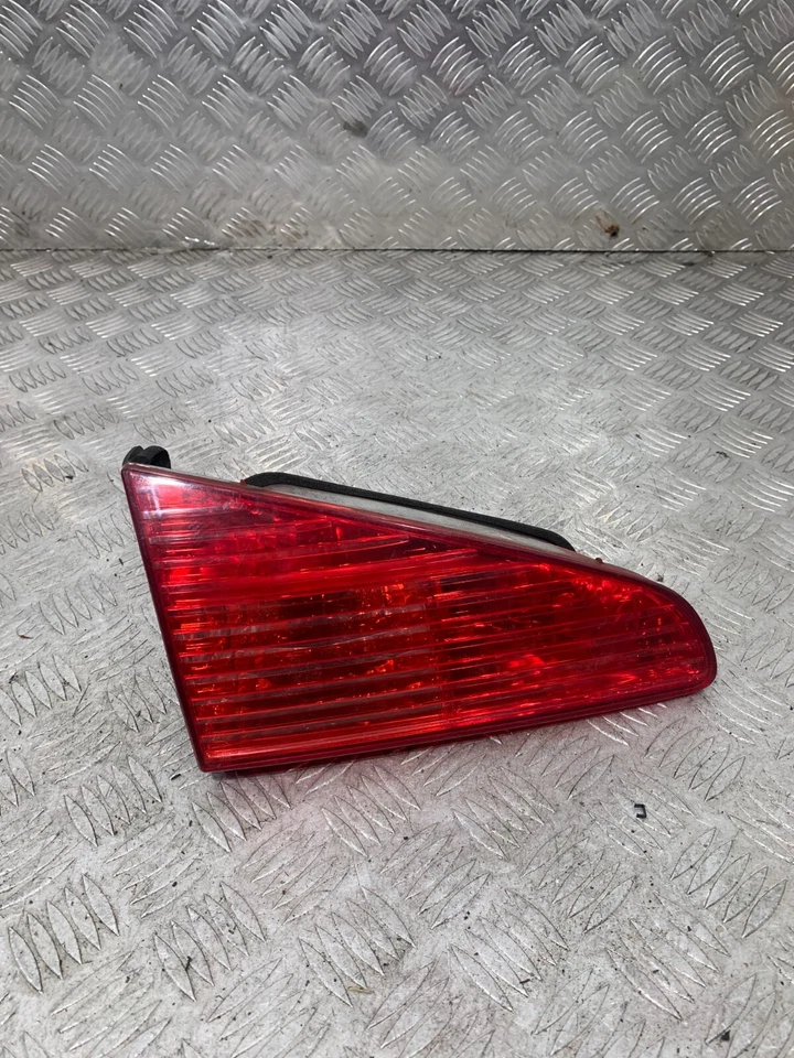 Peugeot 607 2004 luz trasera lado pasajero #2 Foto 1 de 4