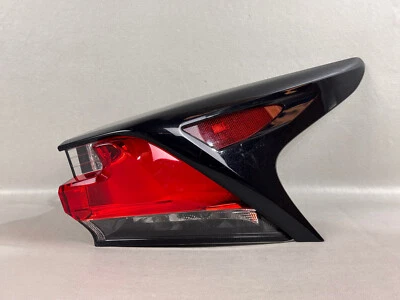 Lanterna traseira de halogênio externa do lado direito do passageiro 2015-2017 LEXUS NX200t NX300h fabricante de equipamento original - Imagem 1 de 4