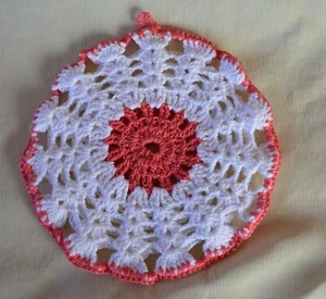 VTG Round Hand Crocheted Cotton Doilie White w Salmon Pink Center & Edge 5 1/4" - Picture 1 of 6