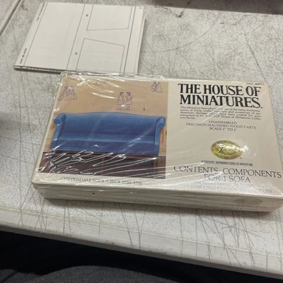 Дом миниатюр 40015 Chippendale диван синий ткани открытая коробка полный - Изображение 1 из 4